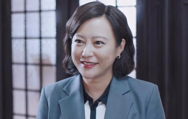 郝蕾再談演員直播帶貨,理性分析引熱議,演員身份與帶貨如何平衡