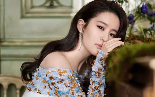 虞書欣微博視界大會偷拍劉亦菲,網友:美女相惜,期待同框照