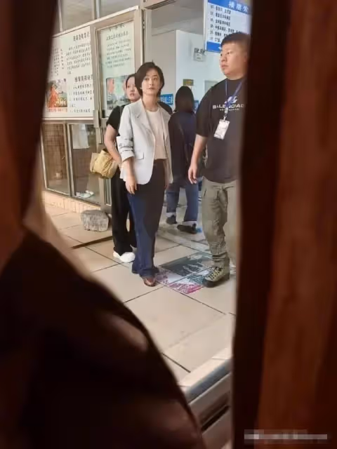 為角色而生!趙麗穎唐嫣破尺度再剪短髮,一個帥氣精幹一個難相認