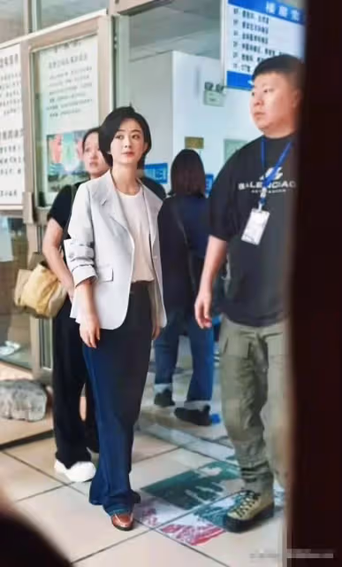 為角色而生!趙麗穎唐嫣破尺度再剪短髮,一個帥氣精幹一個難相認
