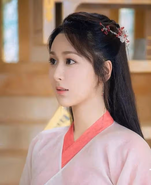 同樣頭飾繁瑣,為何《永夜星河》女演員能做到艷而不俗,動而不亂