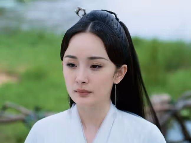 同樣頭飾繁瑣,為何《永夜星河》女演員能做到艷而不俗,動而不亂
