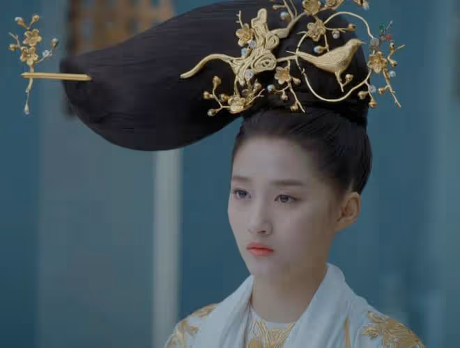 同樣頭飾繁瑣,為何《永夜星河》女演員能做到艷而不俗,動而不亂