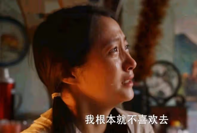 《小巷人家》范丞丞、關曉彤演打臉戲,演技不能對比,差距太明顯