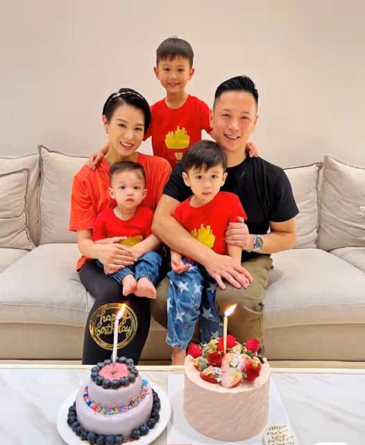 胡杏兒45歲生日,李乘德曬十年慶生照,二人世界變一家五口太幸福