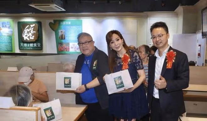 59歲美魔女自爆拍廣告挑戰性感底線,跑內地忙商演活動,直言拍劇隨緣