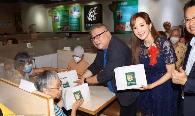 59歲美魔女自爆拍廣告挑戰性感底線,跑內地忙商演活動,直言拍劇隨緣