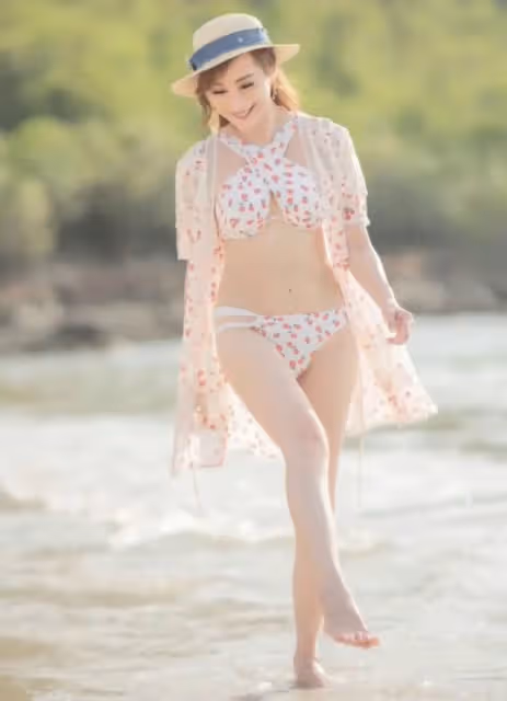 59歲美魔女自爆拍廣告挑戰性感底線,跑內地忙商演活動,直言拍劇隨緣