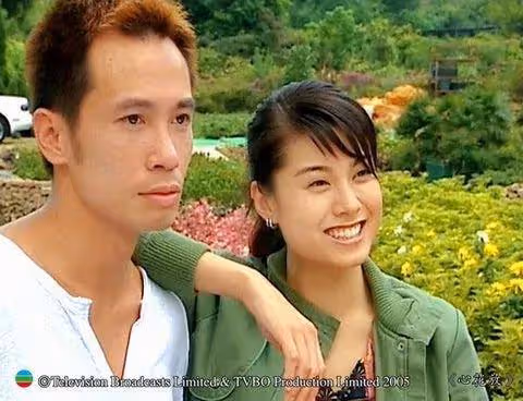 TVB前花旦與外國男友人擁抱品酒,感情生活神秘,曾有四段情均無果被批拜金