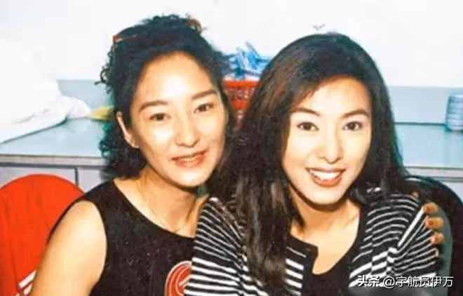 原來她們是親姐妹,姐姐被梁小龍帶紅,妹妹卻因徐少強毀了前途