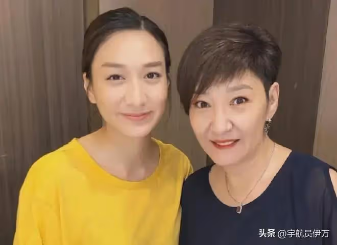 原來她們是親姐妹,姐姐被梁小龍帶紅,妹妹卻因徐少強毀了前途