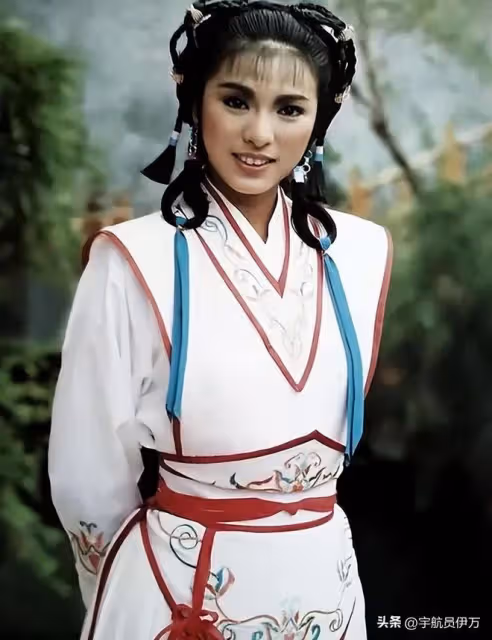 原來她們是親姐妹,姐姐被梁小龍帶紅,妹妹卻因徐少強毀了前途