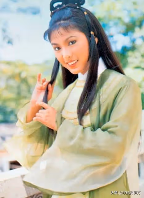 原來她們是親姐妹,姐姐被梁小龍帶紅,妹妹卻因徐少強毀了前途