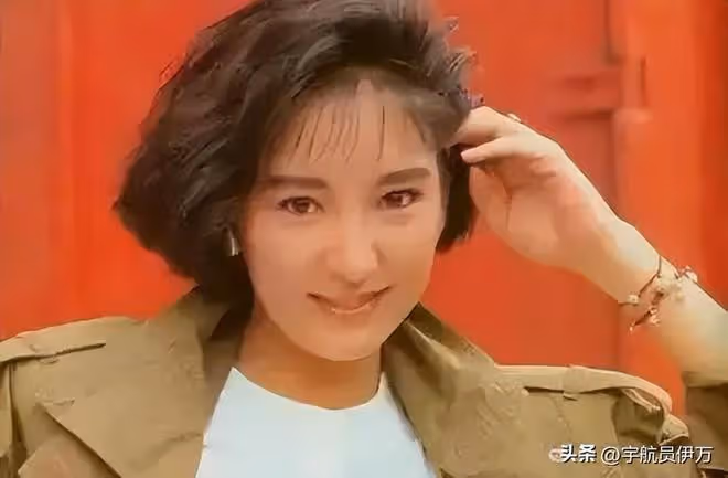 原來她們是親姐妹,姐姐被梁小龍帶紅,妹妹卻因徐少強毀了前途