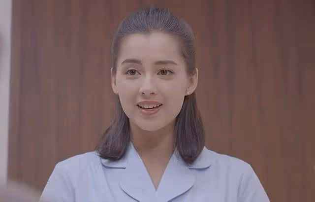 TVB混血女星在街頭賣唱,高顏值引圍觀,不受高層力捧拍劇機會少