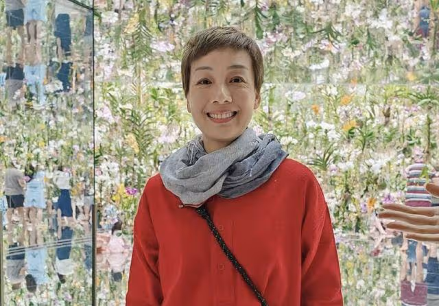 香港知名女星愛玩交友軟體,想約年輕壯男,離婚八年渴望新戀情