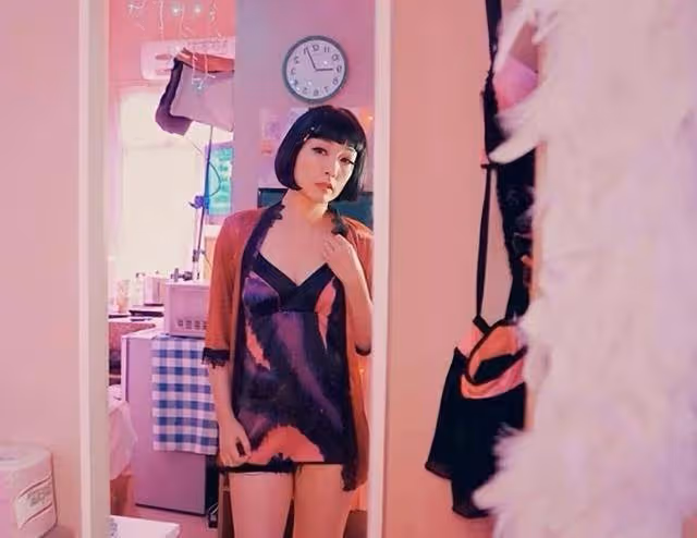 香港知名女星愛玩交友軟體，想約年輕壯男，離婚八年渴望新戀情