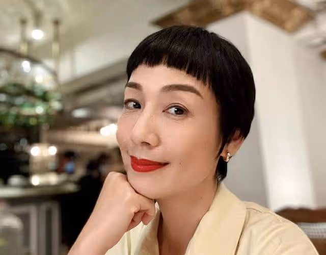 香港知名女星愛玩交友軟體，想約年輕壯男，離婚八年渴望新戀情