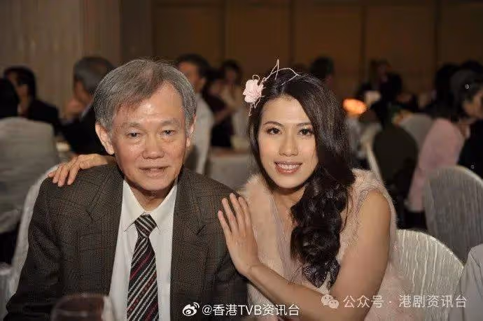 前TVB女星另一半曝光?神秘男現身安息禮送別陳爸爸
