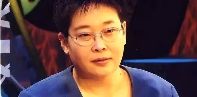曾遭諷央視最丑主持,巔峰辭職領低保,59歲暴瘦讓人驚
