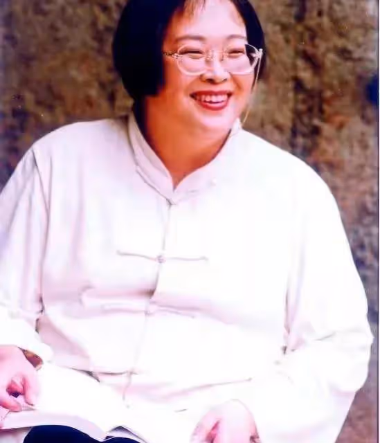 曾遭諷央視最丑主持,巔峰辭職領低保,59歲暴瘦讓人驚