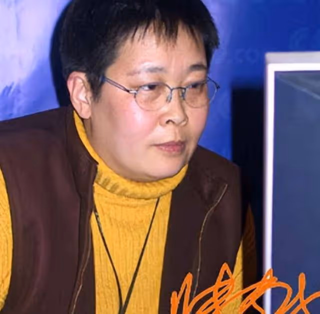 曾遭諷央視最丑主持,巔峰辭職領低保,59歲暴瘦讓人驚