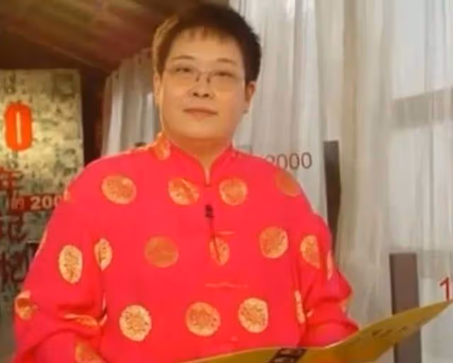 曾遭諷央視最丑主持,巔峰辭職領低保,59歲暴瘦讓人驚