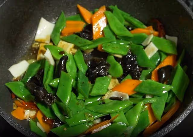 剛過完節不愛吃飯，教你用4種食材做小炒，脆嫩鮮香，沒肉也好吃