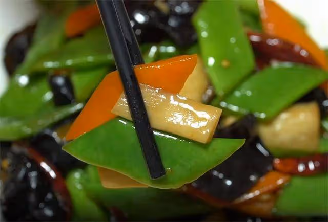 剛過完節不愛吃飯，教你用4種食材做小炒，脆嫩鮮香，沒肉也好吃
