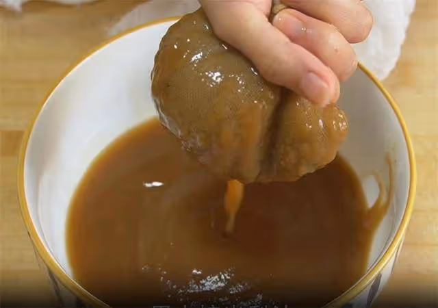 秋冬我家常備秋梨膏，不加糖不加水，簡單兩步就能做，潤肺又止咳