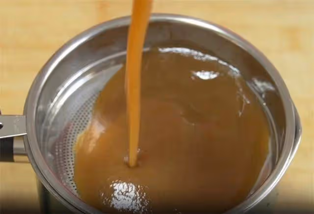 秋冬我家常備秋梨膏，不加糖不加水，簡單兩步就能做，潤肺又止咳