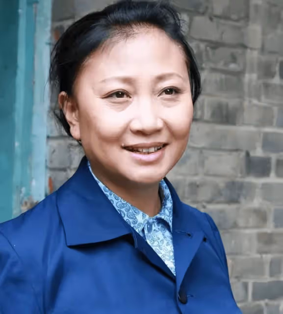 表面是霸道潑婦,實際是溫柔賢妻!和丈夫分居15年,58歲堅持離婚,現狀如何?