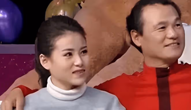 62歲歌手張行:因「流氓罪」入獄3年,與張也分手後,娶小27歲妻子,兒子15歲