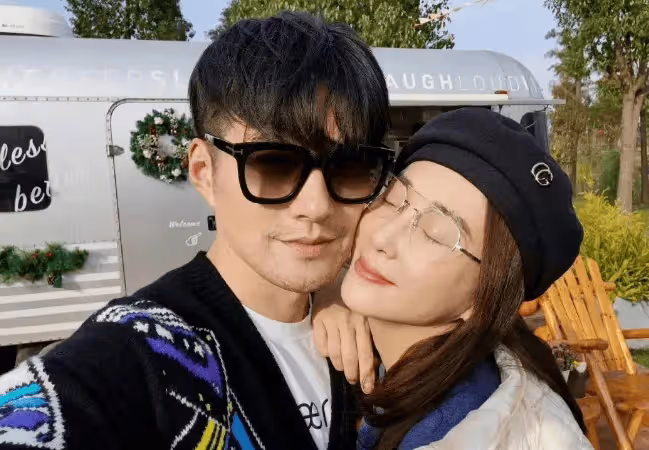 45歲「內娛第一男花瓶」:曾拒絕1個億,婚房只寫老婆的名字,如今成了女兒奴