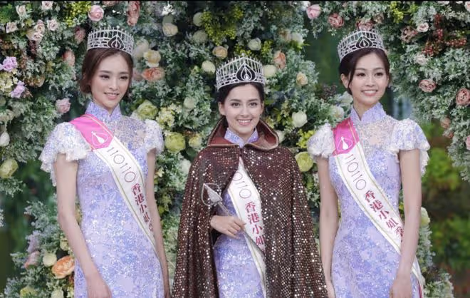 最美港姐謝嘉怡被指受TVB冷待！驚現上海11度戶外賣唱？冷的發抖！