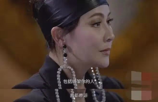 劉嘉玲徹底崩潰!當年被綁架照片全泄露,結婚17年無子真相大白