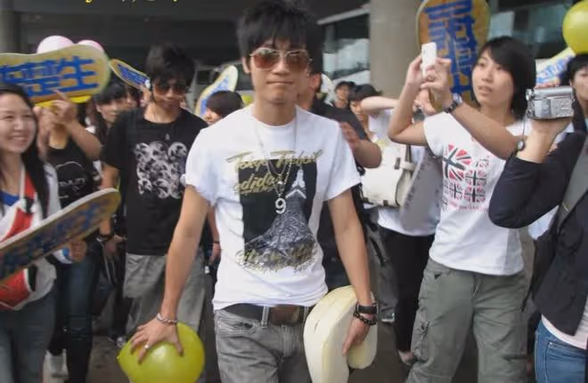 封殺10年,被索賠227億違約金的陳楚生經歷了什麼?