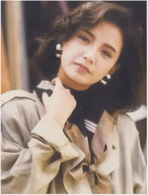 58歲曾華倩在線求工作,與梁朝偉分手36年後,被嘲「豪門棄婦」