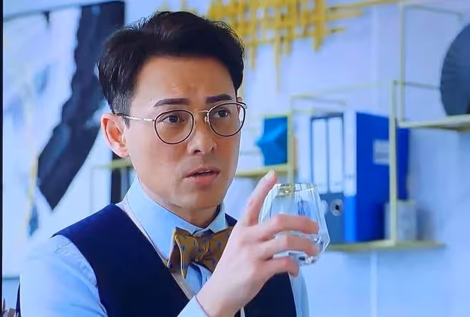 51歲TVB男星新劇再演奸角演技獲贊,身形暴瘦惹人擔心,親解變瘦原因