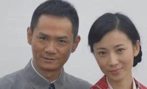 15年前他在愛妻葬禮上哭到昏厥,發誓永不再娶,如今他做到了嗎?