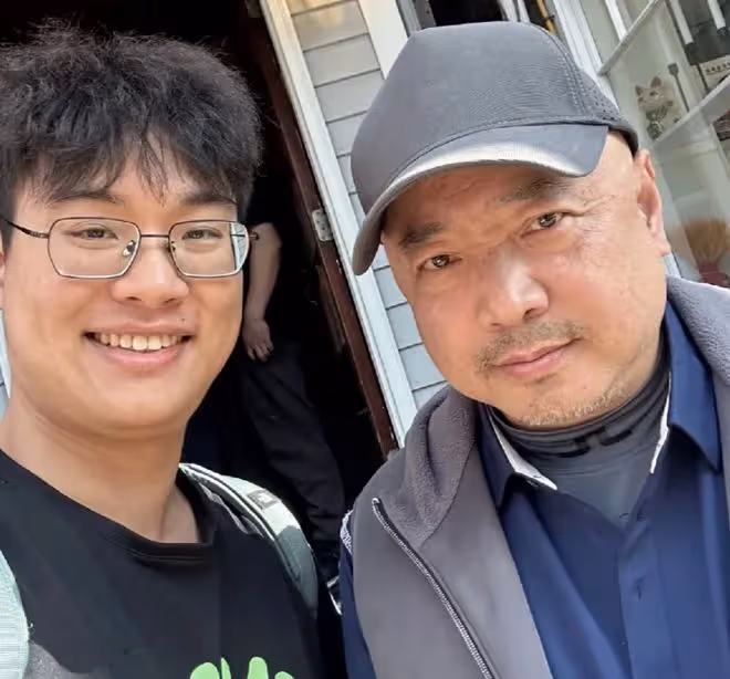徐崢近照曝光引熱議,網友感嘆:歲月無情,幸福有痕