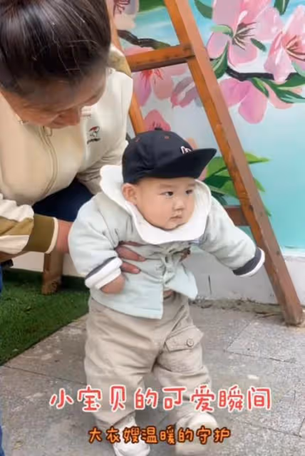 大衣嫂帶孫子又髒又亂,被嘲笑不會帶孩子,邋遢形象惹爭議