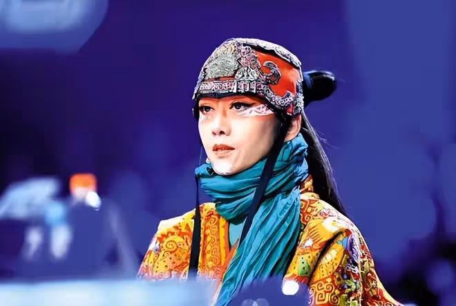 金星事業被全面叫停,楊麗萍的孔雀舞已經展開全國巡演!
