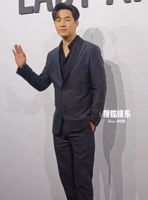 上海一夜,王子文嫩了,陳夢更美了,我卻被江疏影的生圖驚艷了