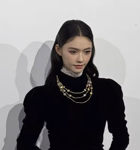 上海一夜,王子文嫩了,陳夢更美了,我卻被江疏影的生圖驚艷了
