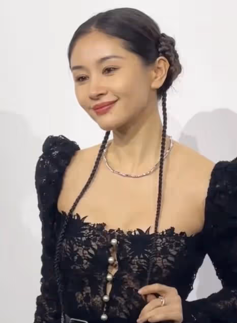 上海一夜,王子文嫩了,陳夢更美了,我卻被江疏影的生圖驚艷了