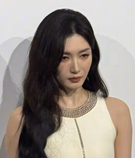 上海一夜,王子文嫩了,陳夢更美了,我卻被江疏影的生圖驚艷了