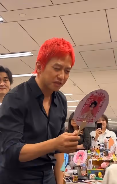 鄧超攜《勝券在握》宣傳掃樓,搞笑屬性被激發,模仿虞書欣說話