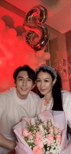 鍾麗緹慶與張倫碩結婚八周年,夫妻未育兒女,無懼12歲年齡差超甜