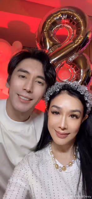 鍾麗緹慶與張倫碩結婚八周年,夫妻未育兒女,無懼12歲年齡差超甜